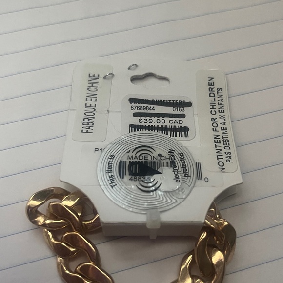 Juicy Couture X URBAN OUTFITTERS Exclusive Gold-Tone Heart Charm Toggle Bracelet - Picture 7 of 7